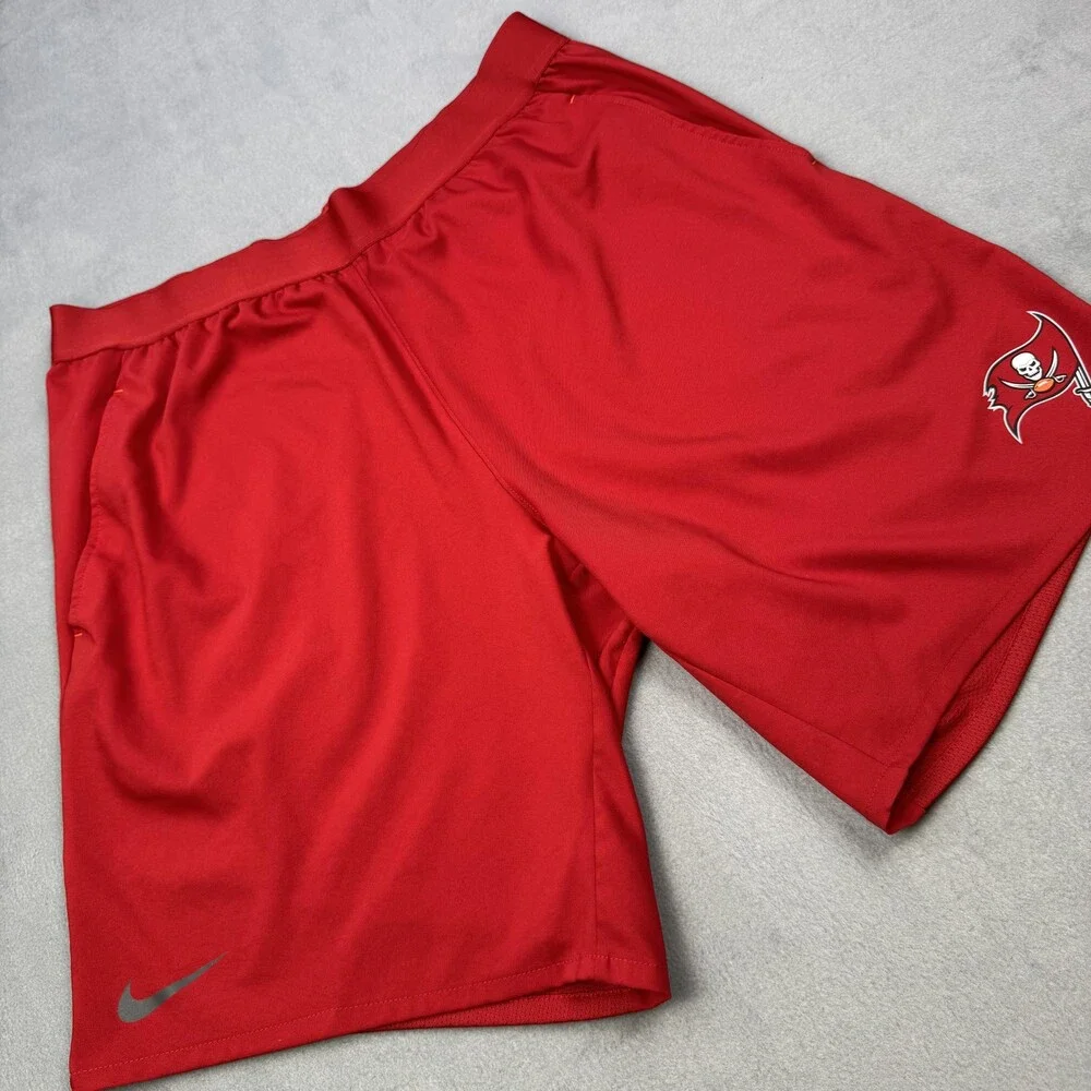 Tampa Bay Buccaneers Shorts Mens Large Red NFL Football Nike Dri-FIT Performance